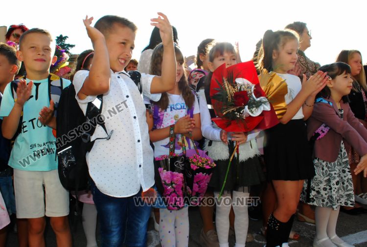 Емоционалeн първи учебен ден за първолаците в ОУ “Христо Смирненски“