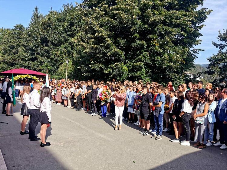 ЧЕСТИТ ПЪРВИ УЧЕБЕН ДЕН! /галерия/