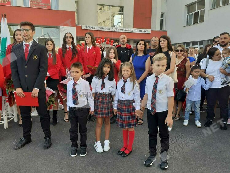 Славейковци откриха поредната шампионска учебна година