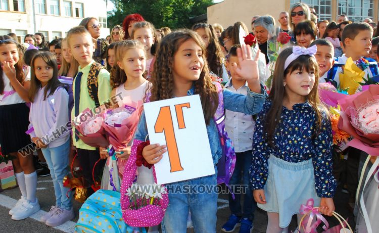 Емоционалeн първи учебен ден за първолаците в ОУ “Христо Смирненски“