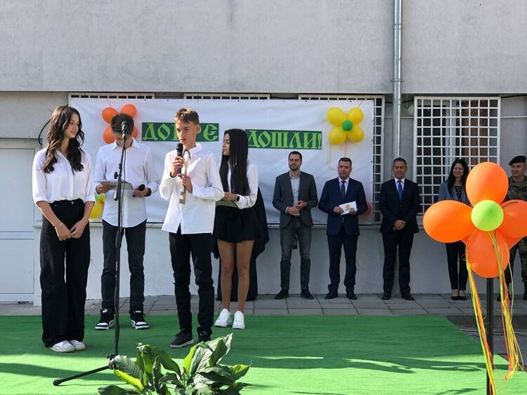 ЧЕСТИТ ПЪРВИ УЧЕБЕН ДЕН! /галерия/