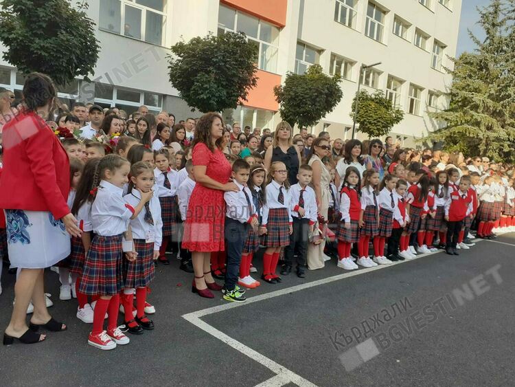 Славейковци откриха поредната шампионска учебна година