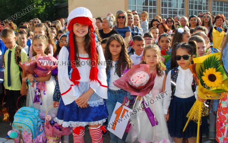 Емоционалeн първи учебен ден за първолаците в ОУ “Христо Смирненски“