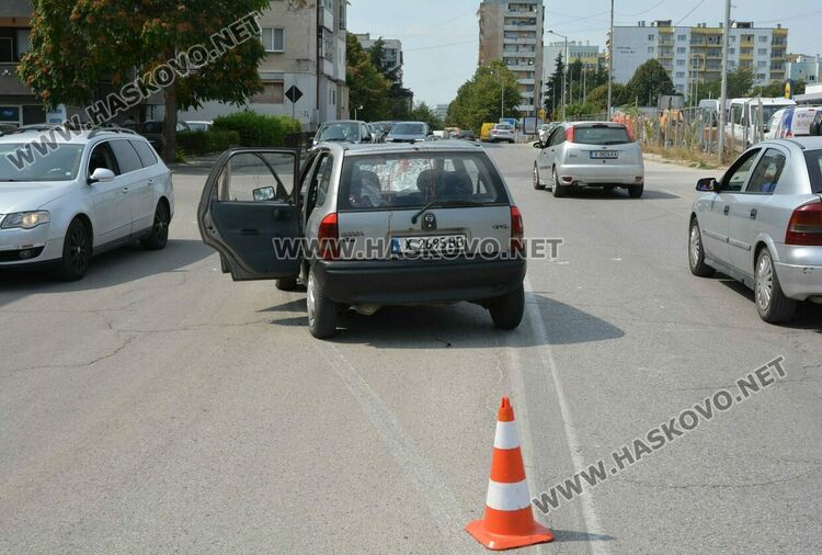 20-годишна с тротинетка се заби в кола и се качи на тавана й
