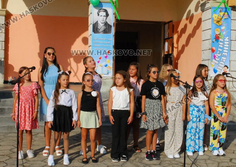 Емоционалeн първи учебен ден за първолаците в ОУ “Христо Смирненски“