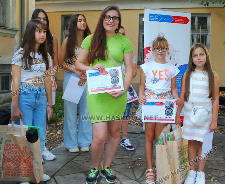 Много награди от „Арткрафт фест“ за репродукции на картини от галерия „Атанас Шаренков“