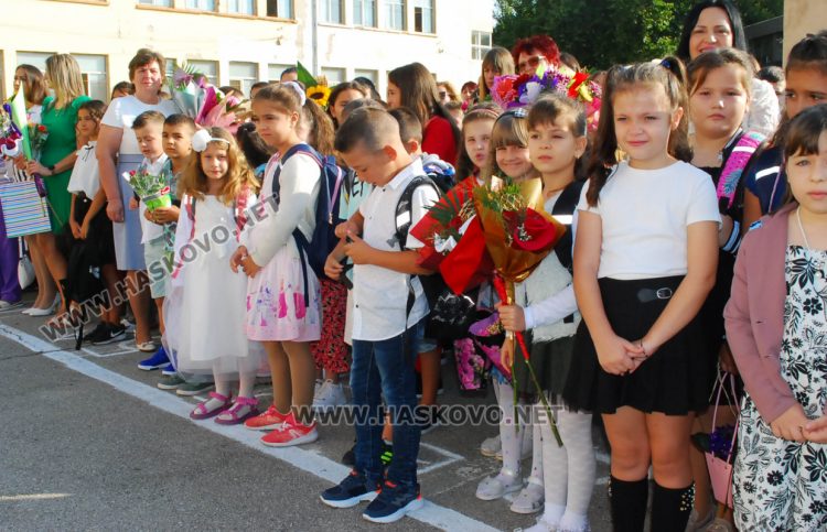 Емоционалeн първи учебен ден за първолаците в ОУ “Христо Смирненски“