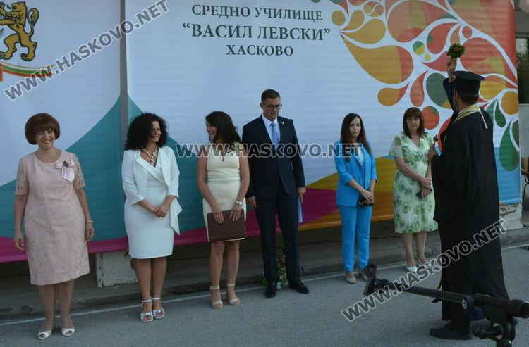 Тържествено откриха учебната година във „Васил Левски“ със 760 ученици