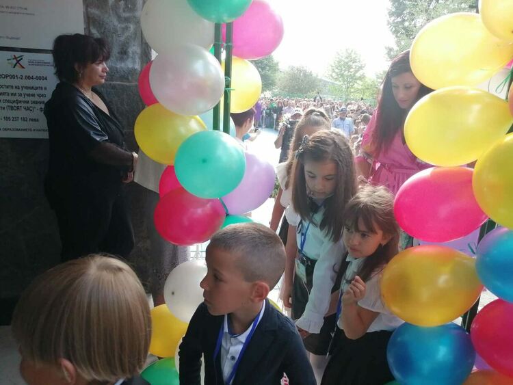 ЧЕСТИТ ПЪРВИ УЧЕБЕН ДЕН! /галерия/