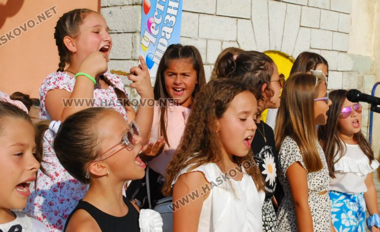 Емоционалeн първи учебен ден за първолаците в ОУ “Христо Смирненски“