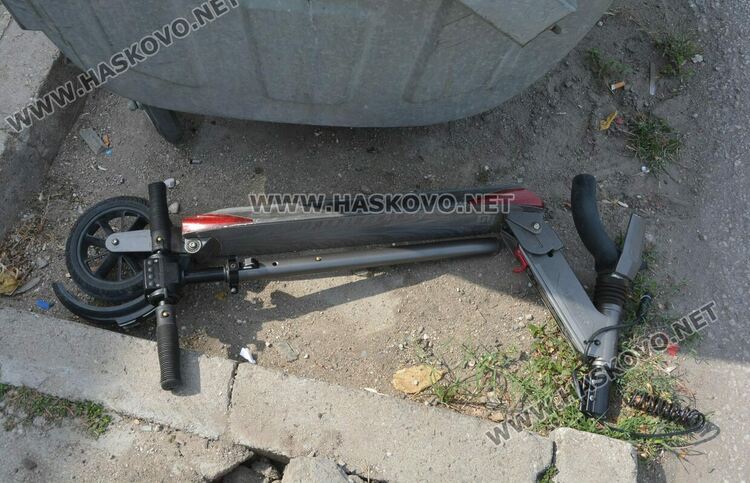 20-годишна с тротинетка се заби в кола и се качи на тавана й