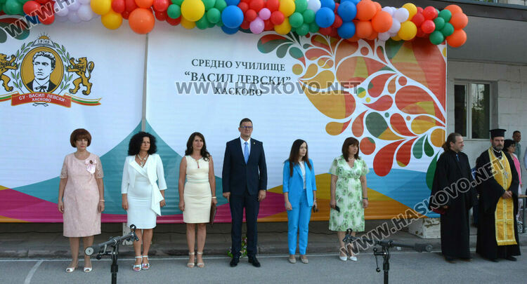 Тържествено откриха учебната година във „Васил Левски“ със 760 ученици