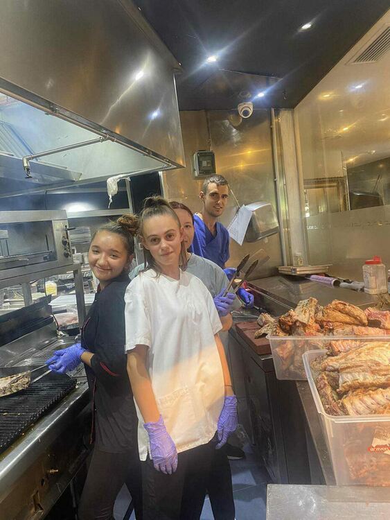 За пример!Ученици от гимназията по туризм в Смолян впечатляват с уменията в Испания