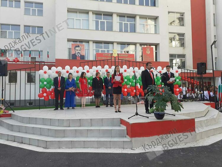 Славейковци откриха поредната шампионска учебна година