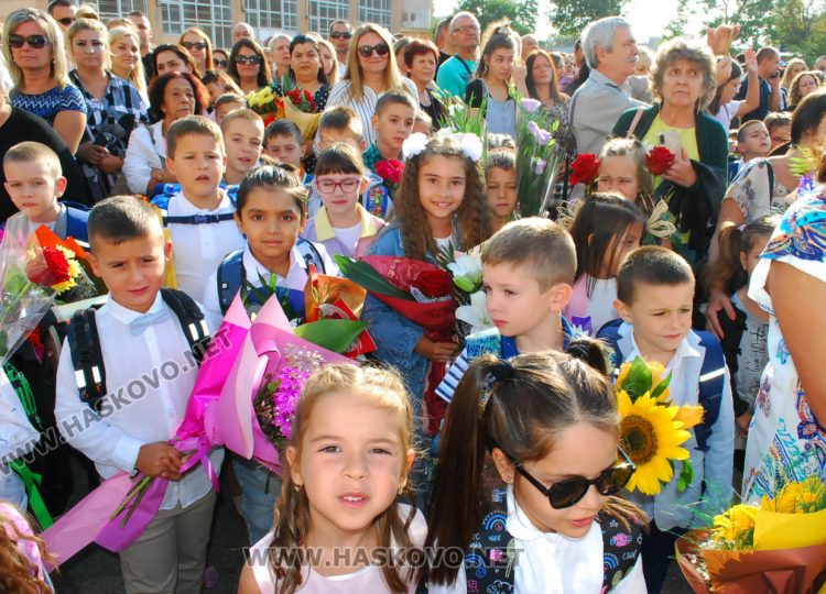Емоционалeн първи учебен ден за първолаците в ОУ “Христо Смирненски“