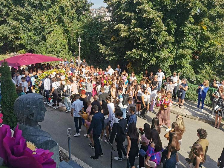 ЧЕСТИТ ПЪРВИ УЧЕБЕН ДЕН! /галерия/