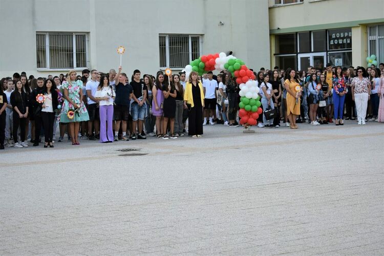 Откриха новата учебна година в Асеновград (снимки)