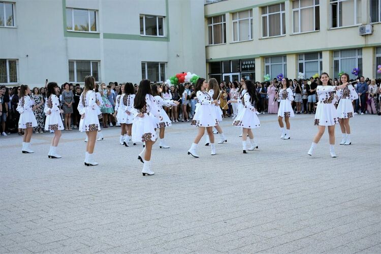 Откриха новата учебна година в Асеновград (снимки)