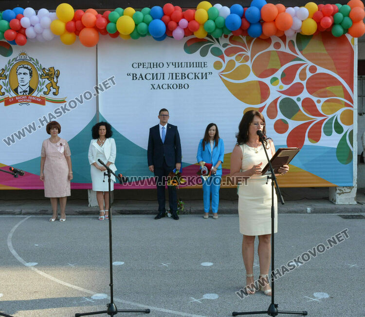 Тържествено откриха учебната година във „Васил Левски“ със 760 ученици