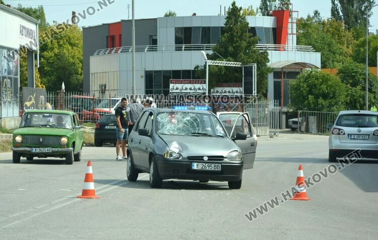 20-годишна с тротинетка се заби в кола и се качи на тавана й