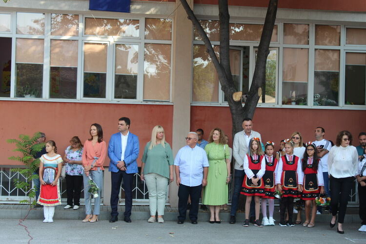 Кметът на общината откри учебната година в най-голямото димитровградско школо