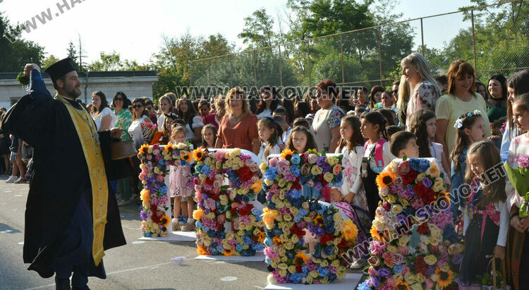 Тържествено откриха учебната година във „Васил Левски“ със 760 ученици