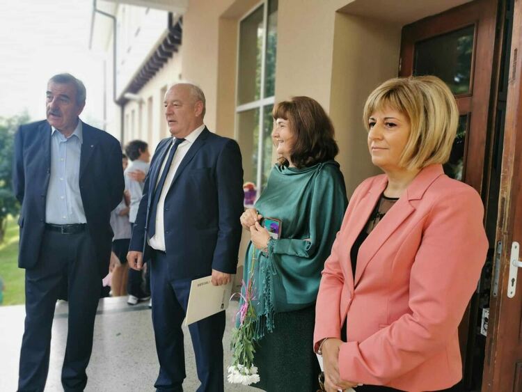 ЧЕСТИТ ПЪРВИ УЧЕБЕН ДЕН! /галерия/