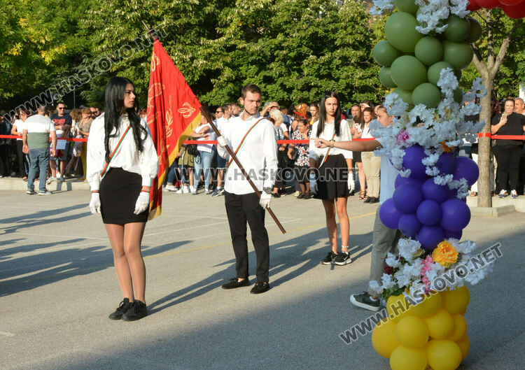 Тържествено откриха учебната година във „Васил Левски“ със 760 ученици