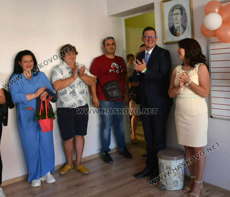 Тържествено откриха учебната година във „Васил Левски“ със 760 ученици