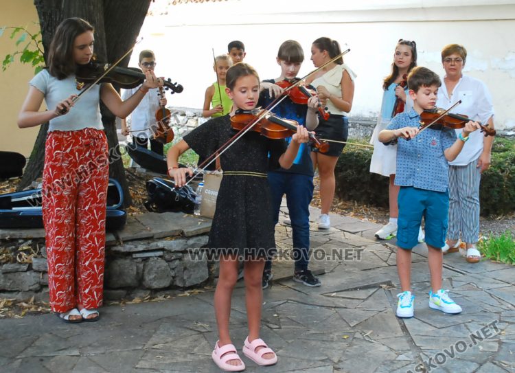 Много награди от „Арткрафт фест“ за репродукции на картини от галерия „Атанас Шаренков“