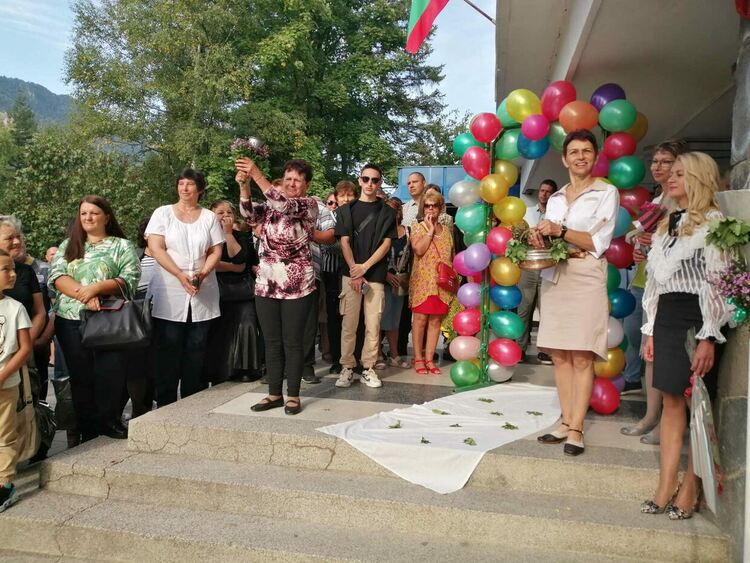 ЧЕСТИТ ПЪРВИ УЧЕБЕН ДЕН! /галерия/