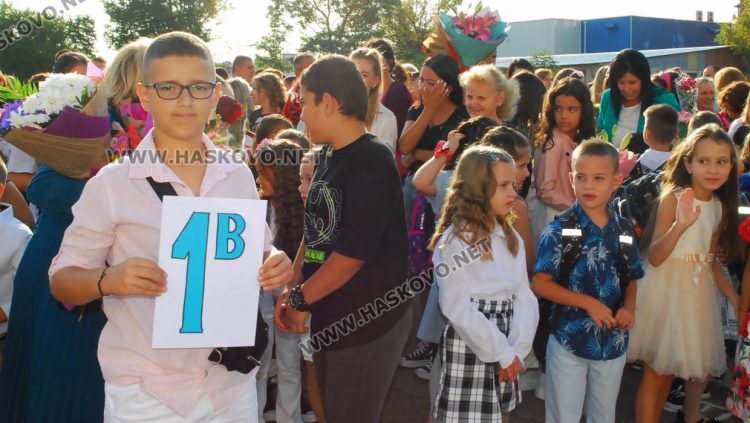 Емоционалeн първи учебен ден за първолаците в ОУ “Христо Смирненски“