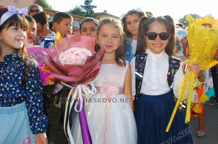 Емоционалeн първи учебен ден за първолаците в ОУ “Христо Смирненски“