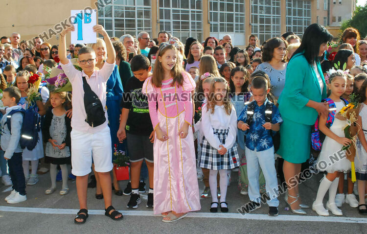 Емоционалeн първи учебен ден за първолаците в ОУ “Христо Смирненски“