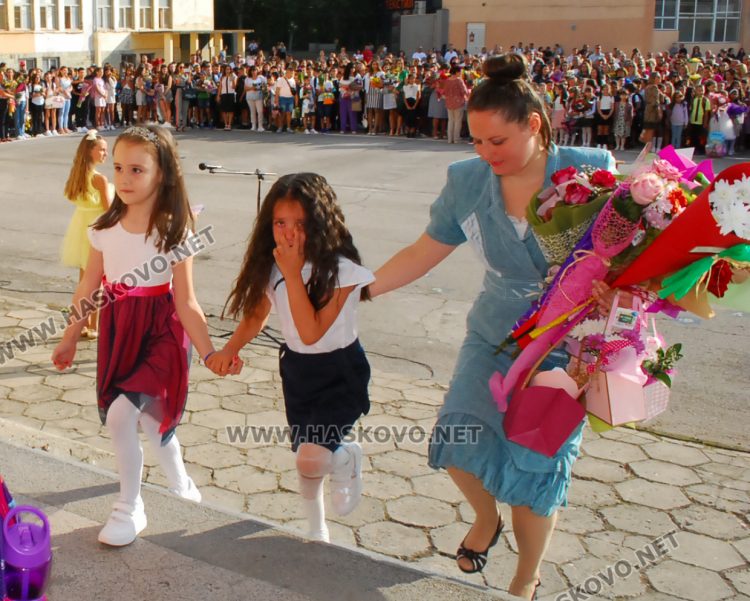Емоционалeн първи учебен ден за първолаците в ОУ “Христо Смирненски“