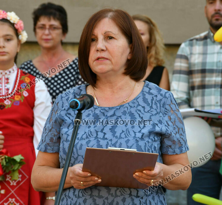 Шест паралелки първокласници посрещнаха в училище „Св. Иван Рилски“