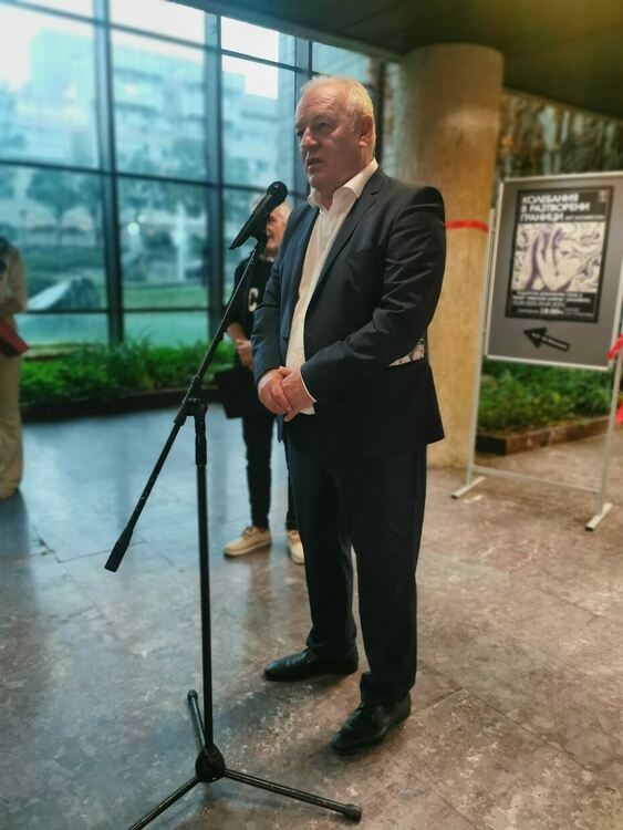 Арт шоурум на Диана Георгиева е експониран във фоайето на РДТ