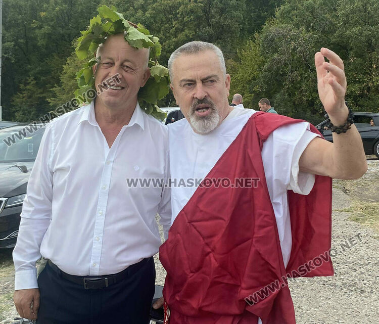 Пресъздадоха ритуала по мачкане на грозде в местността „Шарапаните“ 