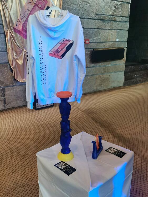 Арт шоурум на Диана Георгиева е експониран във фоайето на РДТ