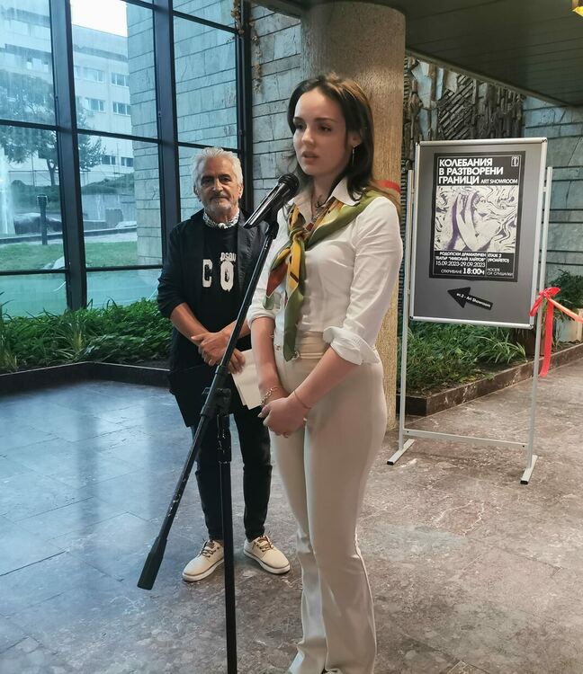 Арт шоурум на Диана Георгиева е експониран във фоайето на РДТ