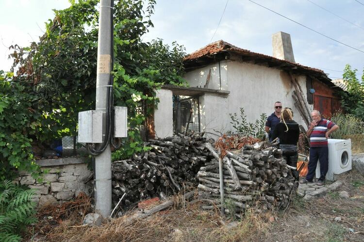 Откриха мъртъв мъж в къщата му, разследват причината