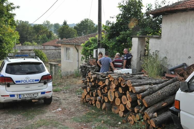 Откриха мъртъв мъж в къщата му, разследват причината