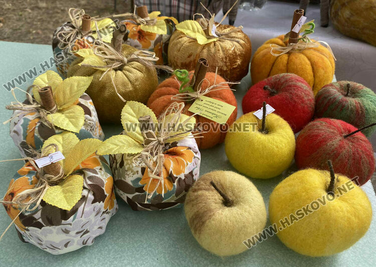 Пресъздадоха ритуала по мачкане на грозде в местността „Шарапаните“ 