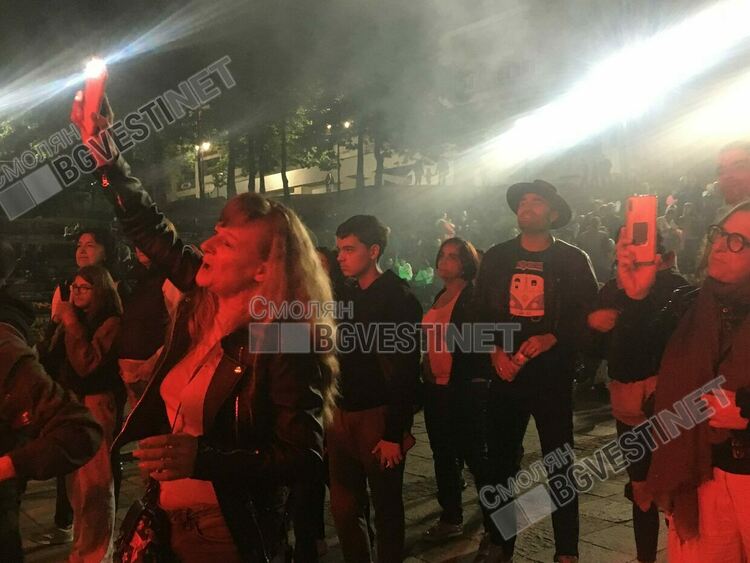 " Диана Експрес" и  "Подуене Блус Бенд" събраха стотици на Амфитеатъра в Смолян / галерия/