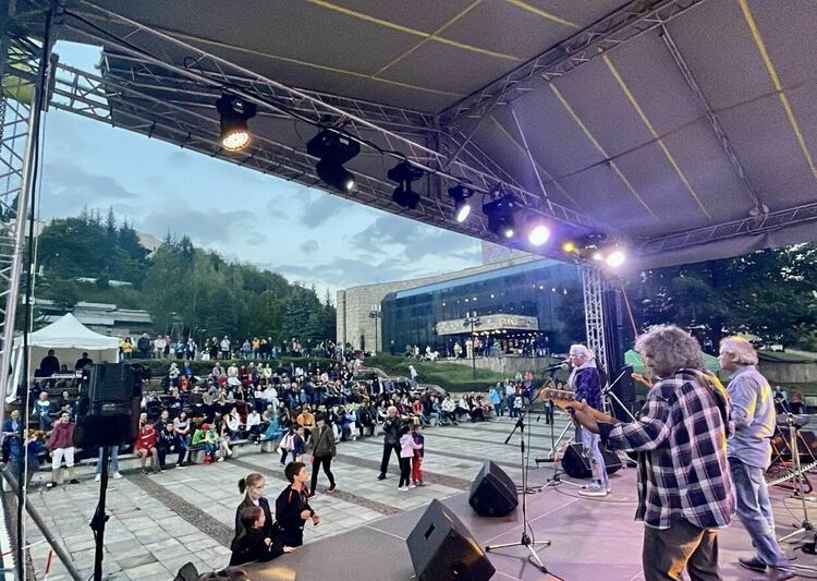 " Диана Експрес" и  "Подуене Блус Бенд" събраха стотици на Амфитеатъра в Смолян / галерия/