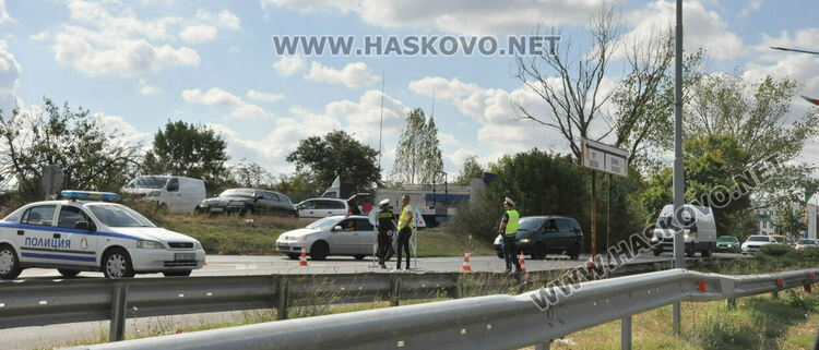 Земеделци блокираха пътя между Хасково и Димитровград в знак на протест