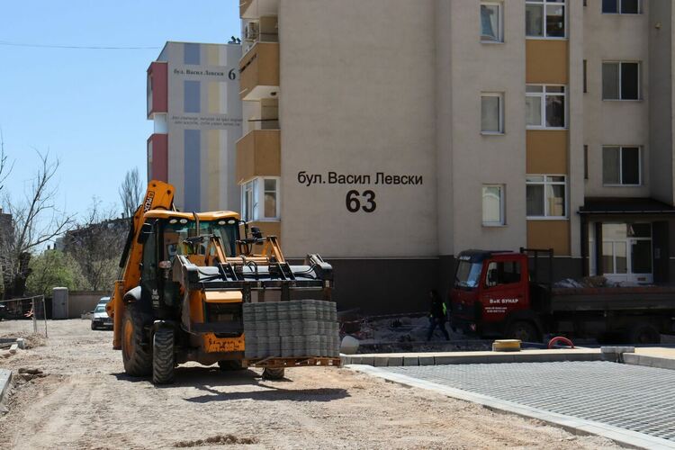 началото през октомври 2022 г.