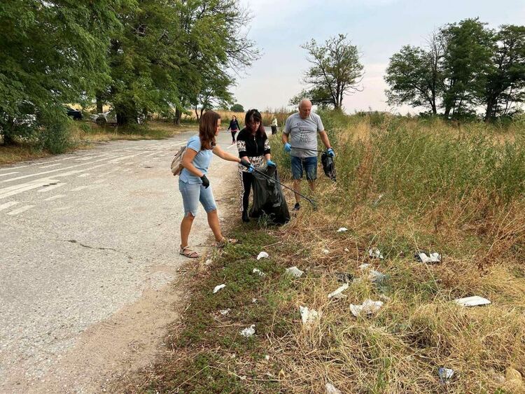 Близо 60 души от Асеновград се включиха в кампанията "Да изчистим България заедно"