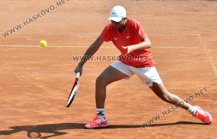 Кристиян Стефанов стартира с успех на тенис турнир в Хасково
