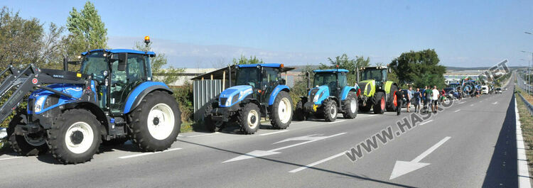 Земеделци блокираха пътя между Хасково и Димитровград в знак на протест